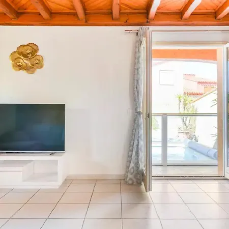 Magnifique Maison Avec Piscine Privee A 300 M D'une Tres Jolie De Sable