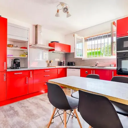 Magnifique Maison Avec Piscine Privee A 300 M D'une Tres Jolie De Sable