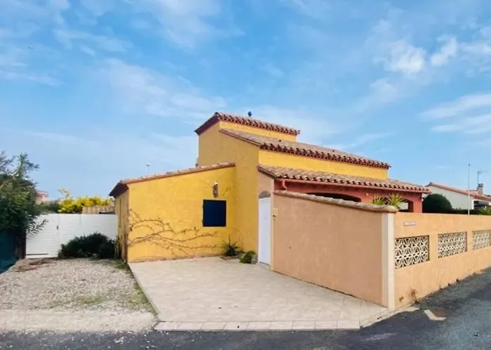 Magnifique Maison Avec Piscine Privee A 300 M D'une Tres Jolie De Sable