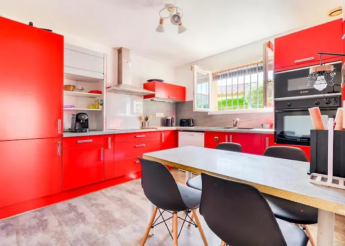 Magnifique Maison Avec Piscine Privee A 300 M D'une Tres Jolie De Sable