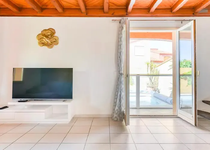Magnifique Maison Avec Piscine Privee A 300 M D'une Tres Jolie De Sable